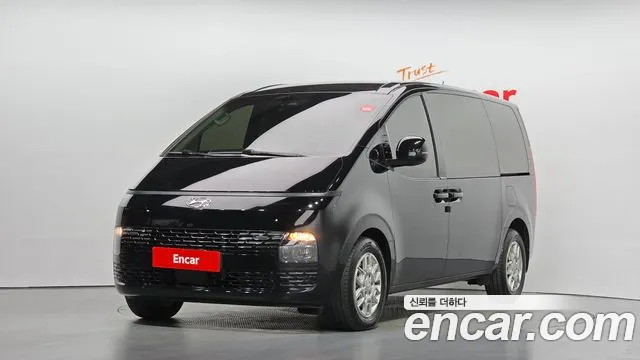 Hyundai Staria 2023 — photo 1