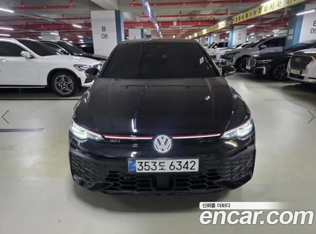 Volkswagen Golf 2025 — photo 1