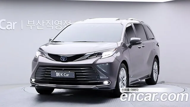Toyota Sienna 2021 — photo 1