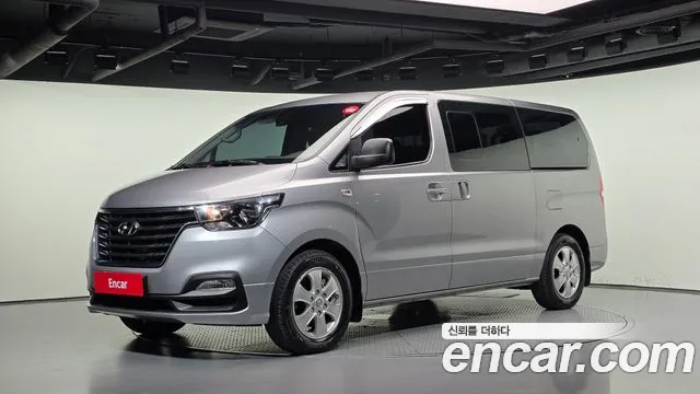 Hyundai Starex 2021 — photo 1