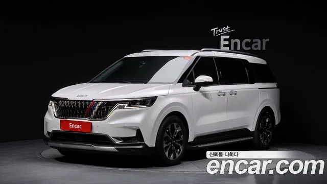 Kia Canival 2023 — photo 1