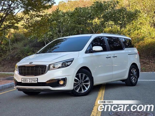 Kia Canival 2015 — photo 1