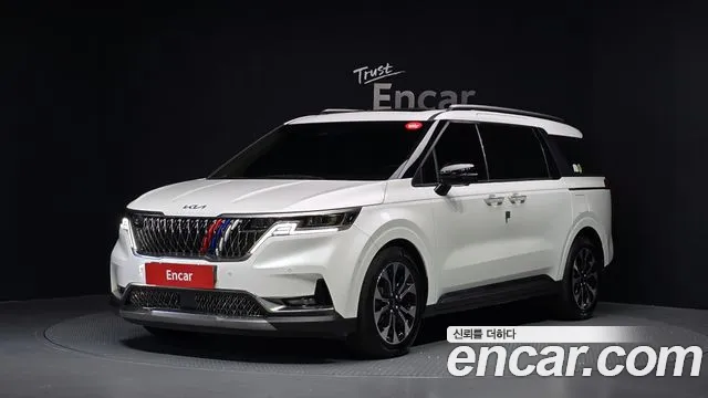 Kia Canival 2023 — photo 1