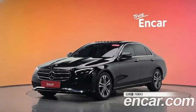 Mercedes-Benz E-Class 2023 — photo 1