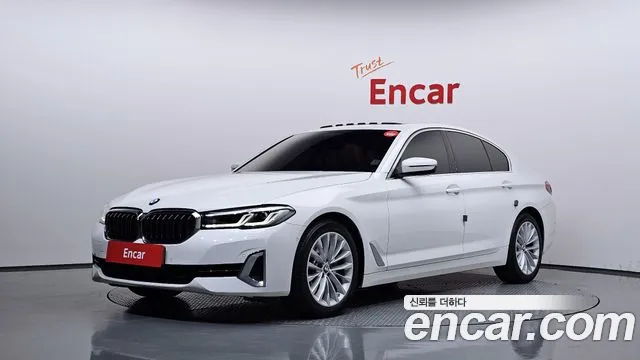 BMW 5-Series 2022 — photo 1