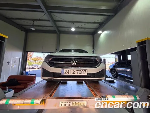 Volkswagen Jetta 2023 — photo 1