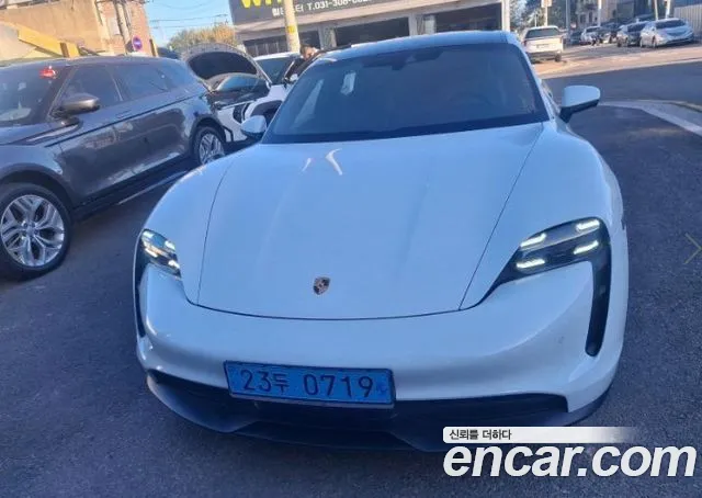 Porsche Taycan 2021 — photo 1