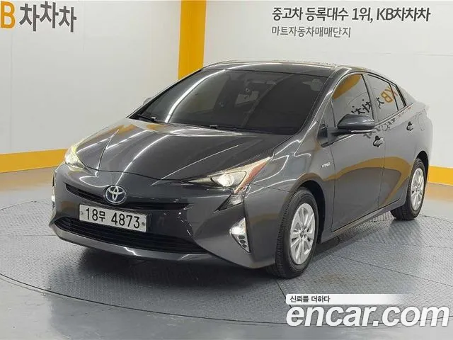 Toyota Prius 2017 — photo 1
