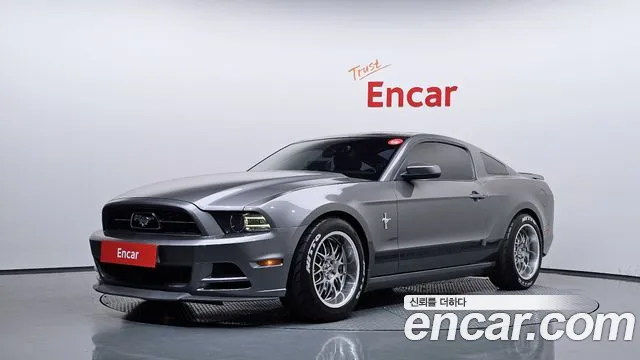 Ford Mustang 2013 — photo 1