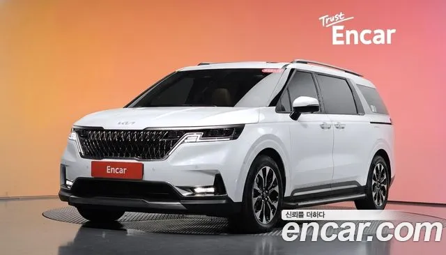 Kia Canival 2023 — photo 1