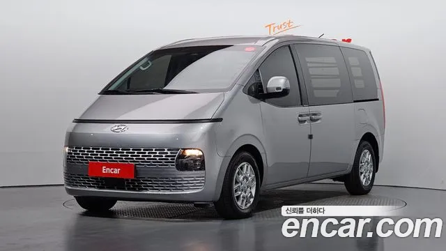 Hyundai Staria 2022 — photo 1