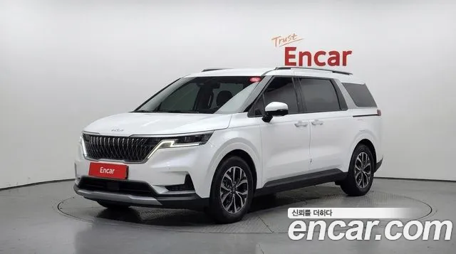 Kia Canival 2023 — photo 1