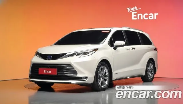 Toyota Sienna 2021 — photo 1