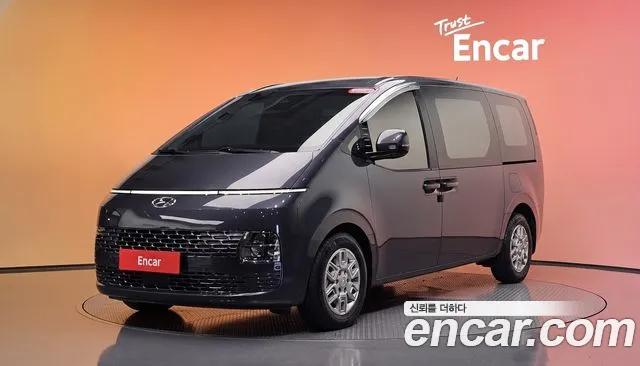 Hyundai Staria 2023 — photo 1