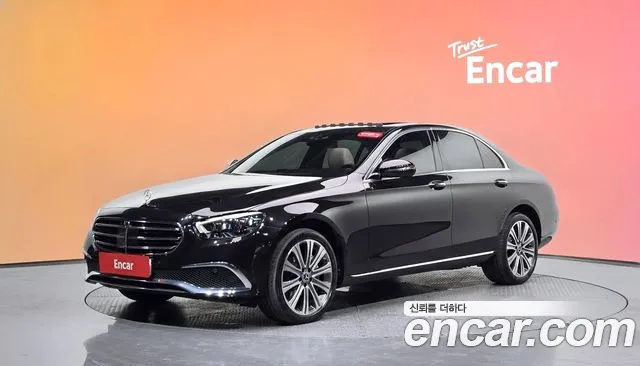 Mercedes-Benz E-Class 2023 — photo 1