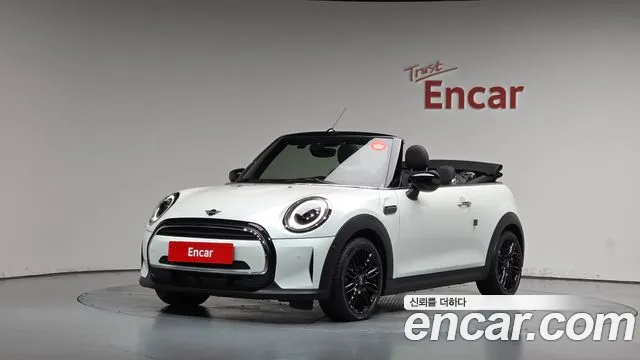 Mini Cooper Convertible 2024 — photo 1