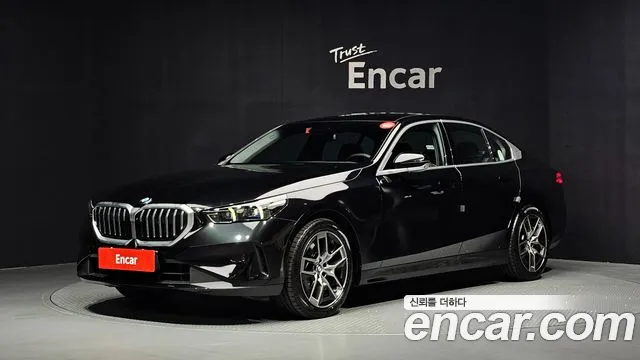 BMW 5-Series 2026 — photo 1