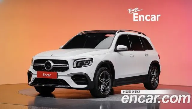 Mercedes-Benz GLB-Class 2023 — photo 1