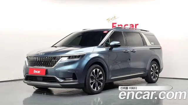 Kia Canival 2023 — photo 1
