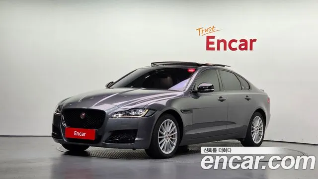 Jaguar XF 2017 — photo 1