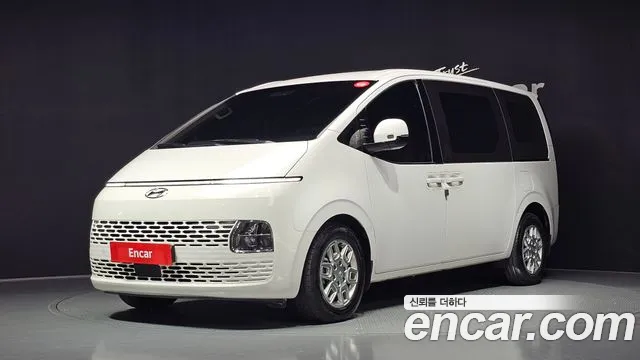 Hyundai Staria 2023 — photo 1