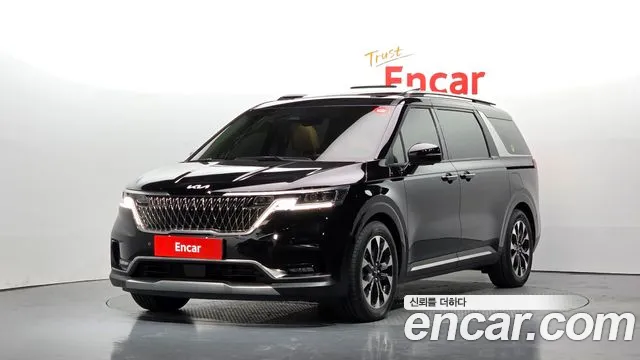 Kia Canival 2023 — photo 1
