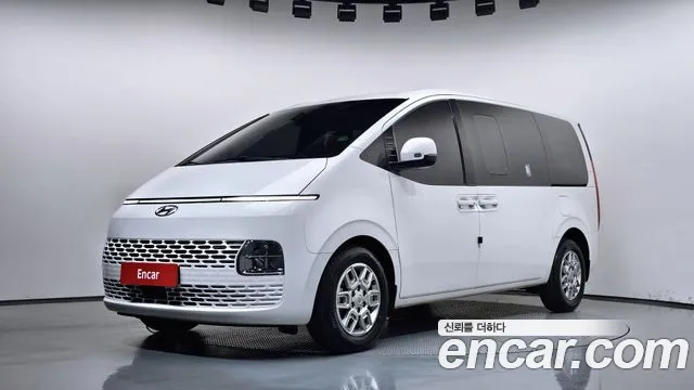 Hyundai Staria 2023 — photo 1
