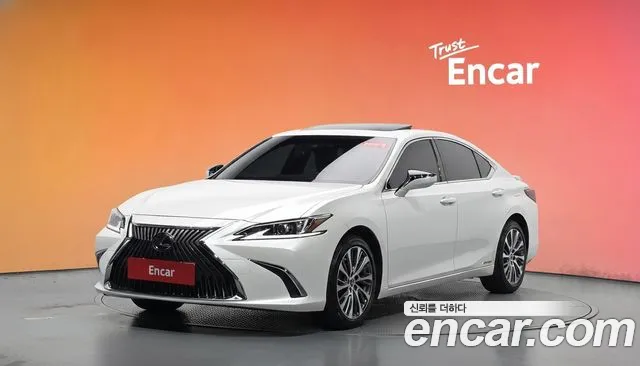 Lexus ES 2021 — photo 1