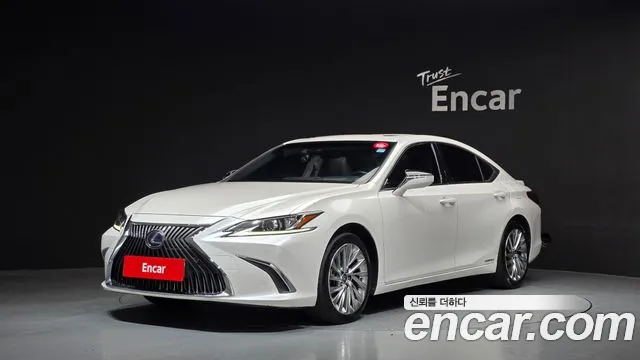 Lexus ES 2020 — photo 1