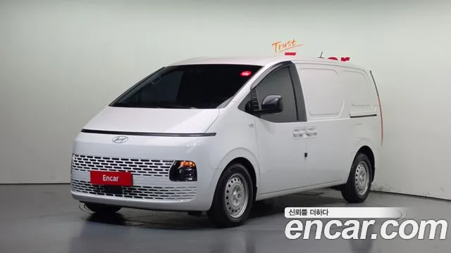 Hyundai Staria 2025 — photo 1