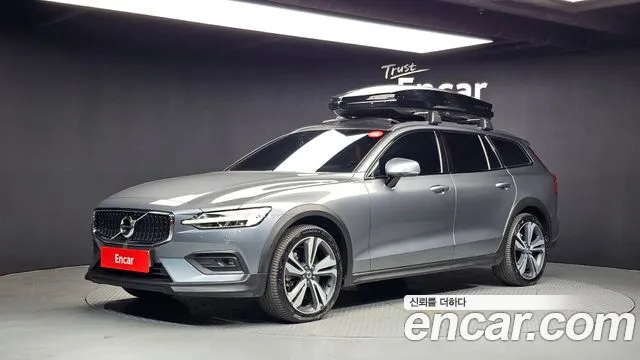 Volvo V60 2019 — photo 1