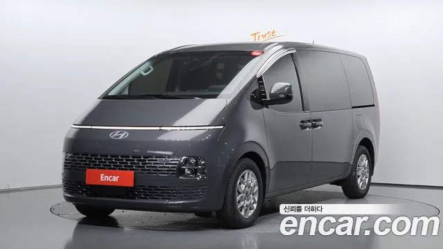 Hyundai Staria 2025 — photo 1