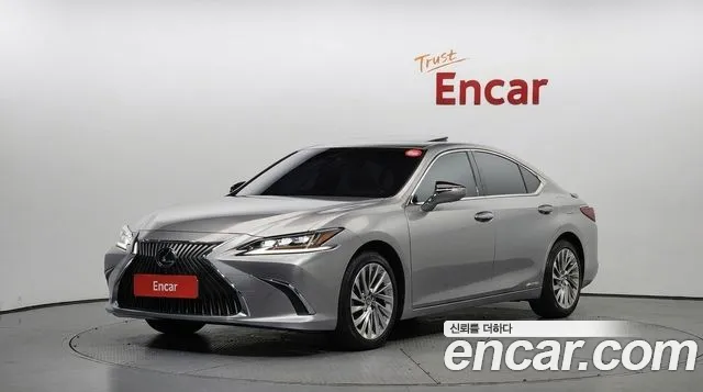 Lexus ES 2021 — photo 1