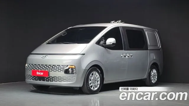 Hyundai Staria 2022 — photo 1