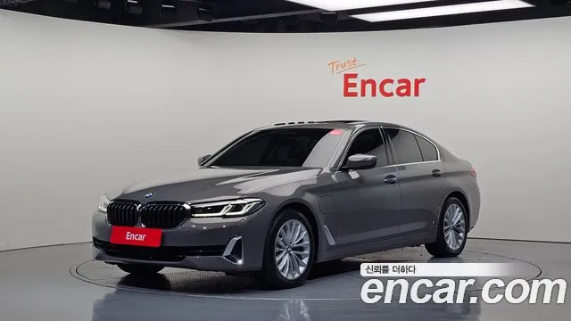BMW 5-Series 2021 — photo 1