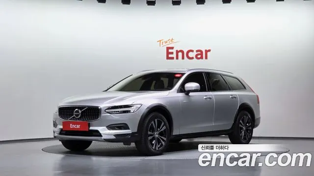 Volvo V90 2021 — photo 1
