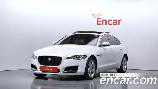 Jaguar XF 2018 — photo 1