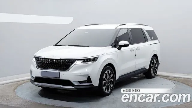 Kia Canival 2023 — photo 1