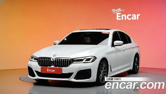 BMW 5-Series 2022 — photo 1