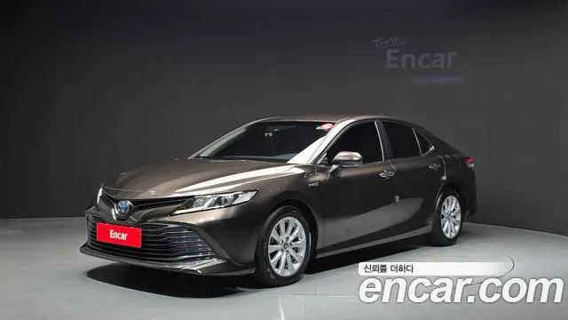 Toyota Camry 2019 — photo 1