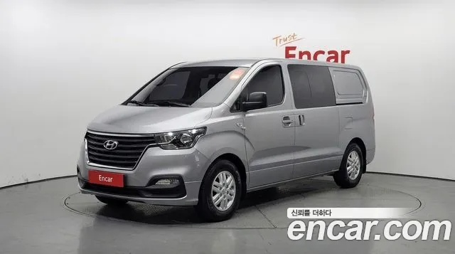 Hyundai Starex 2021 — photo 1