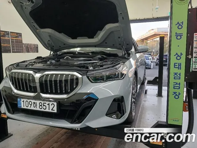 BMW 5-Series 2026 — photo 1