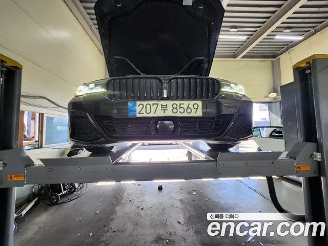BMW 5-Series 2022 — photo 1