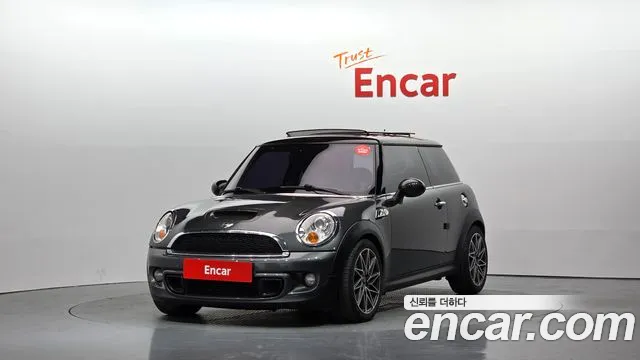 Mini Cooper 2012 — photo 1