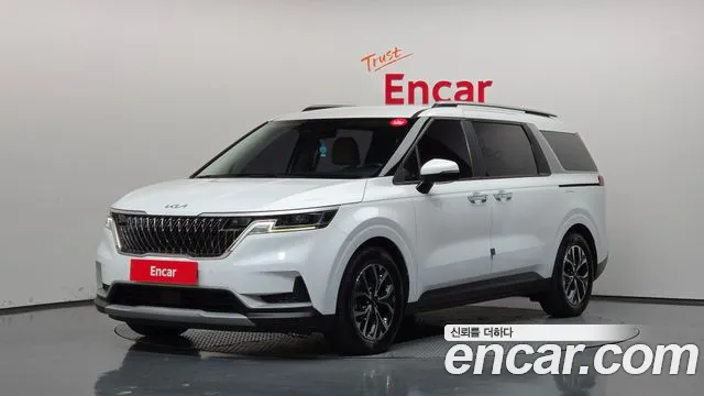 Kia Canival 2023 — photo 1