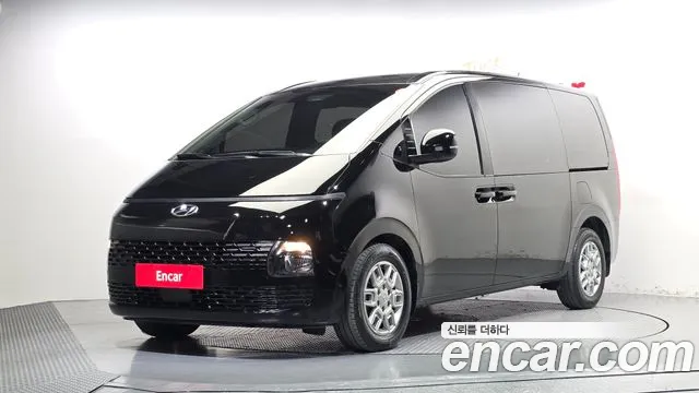 Hyundai Staria 2022 — photo 1