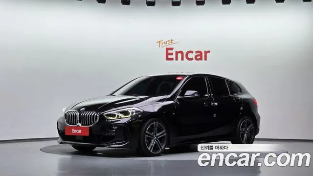 BMW 1-Series 2022 — photo 1