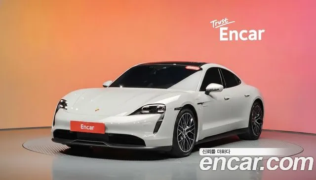 Porsche Taycan 2023 — photo 1