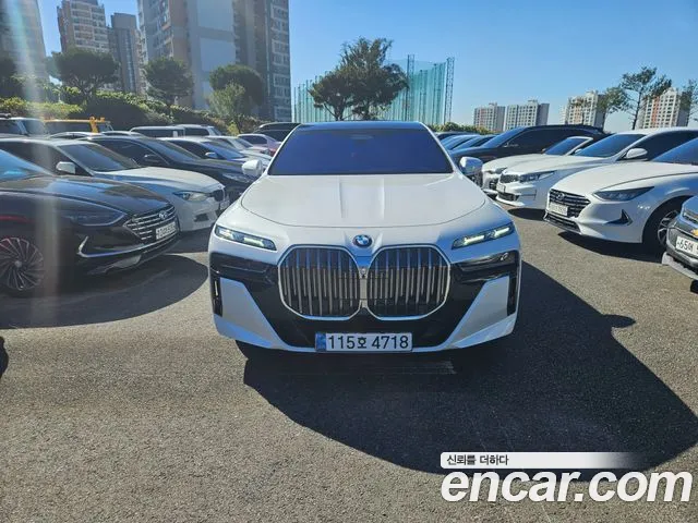 BMW 7-Series 2025 — photo 1