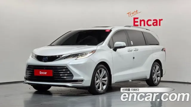 Toyota Sienna 2024 — photo 1